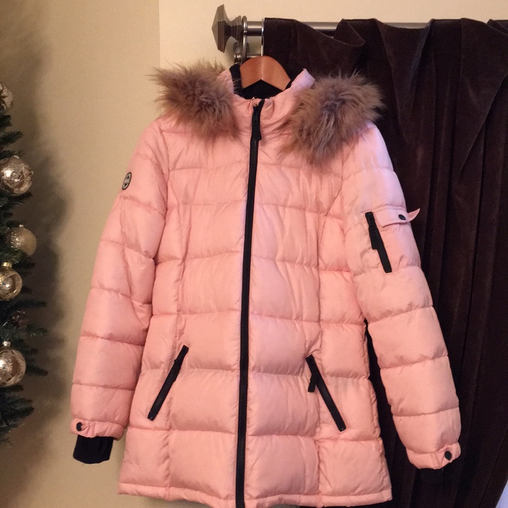 NWOT. Super warm girls winter pink puffer coat.